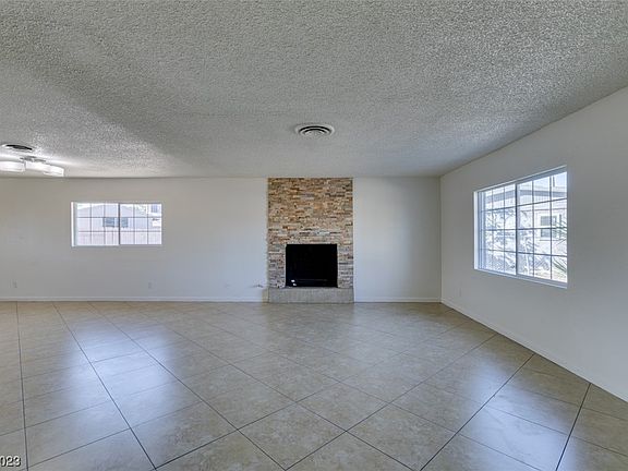 4th image of 2960 Palmdale St