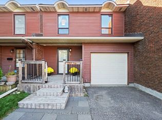 8 Arnold Dr #C, Ottawa, ON K2H 6V9