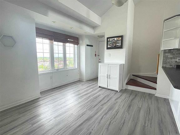 3rd image of 575 Dundas St W #3