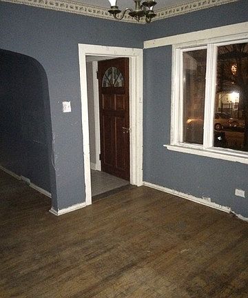 3rd image of 2322 N Moody Ave