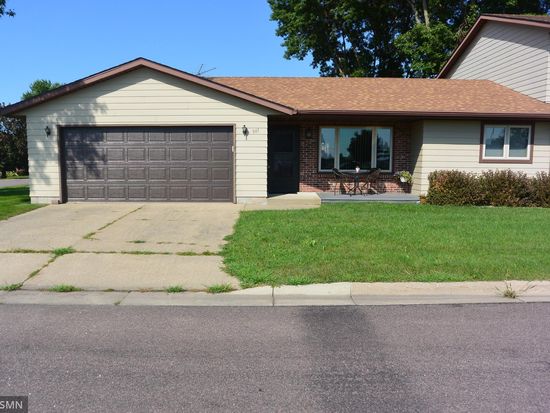 901 Vinton Ave N, Glencoe, MN 55336