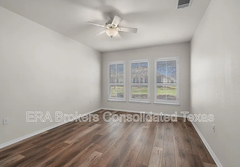 118 Portsmouth Dr — Photo 14