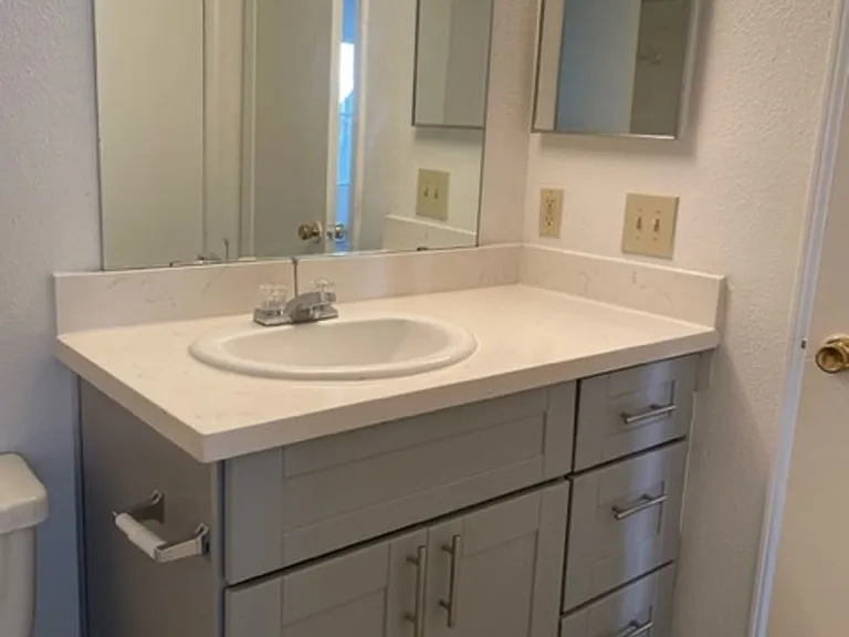 Emerald Cove Apartments — Photo 177