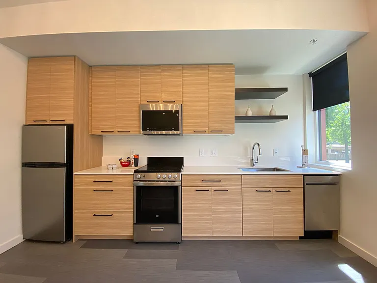 Ferry Street Manor — Photo 37