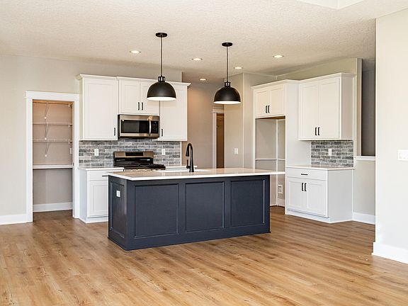 5th image of 1201 Hickory Ct