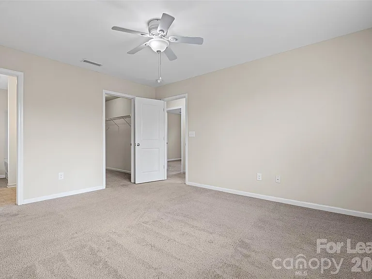 6056 Shamrock Green Dr — Photo 13
