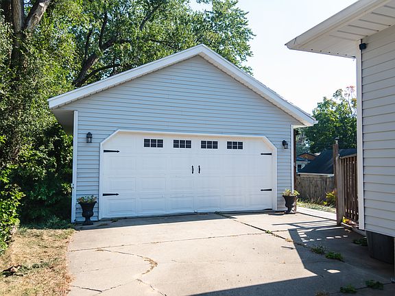 2 Stall Garage