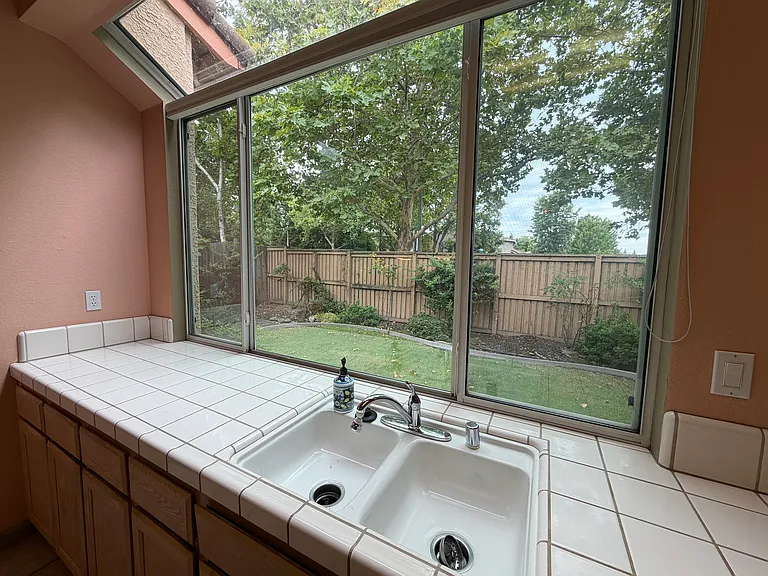 2833 Catalina Dr — Photo 13