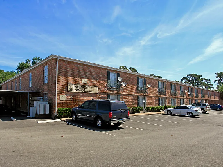 Bateswood Manor Apartments