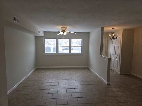 3rd image of 102 Briar Mills Dr