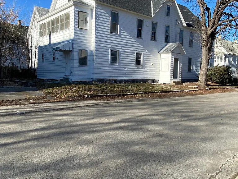 316 Grand St #4 — Photo 10