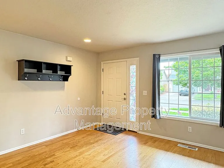 1235 SE Brookside Way — Photo 3