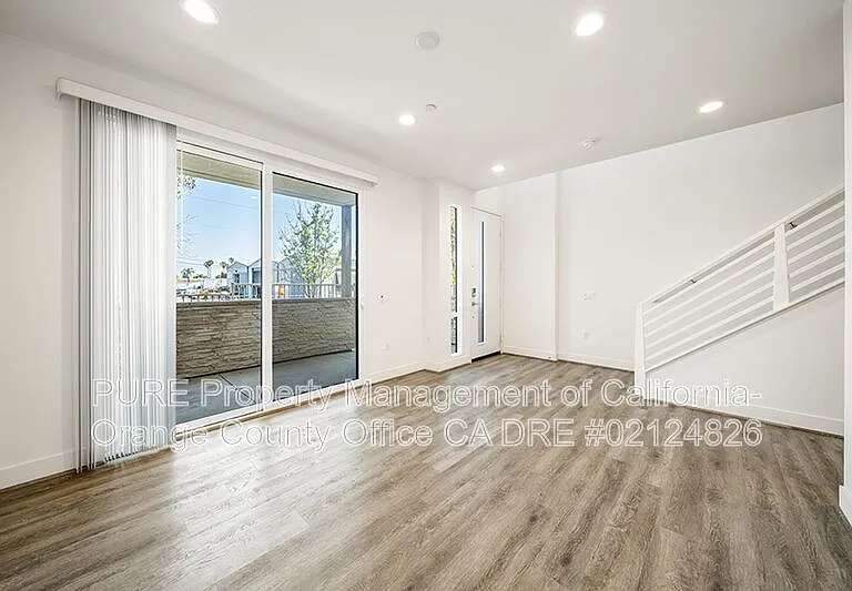 661 W 17th St — Photo 16