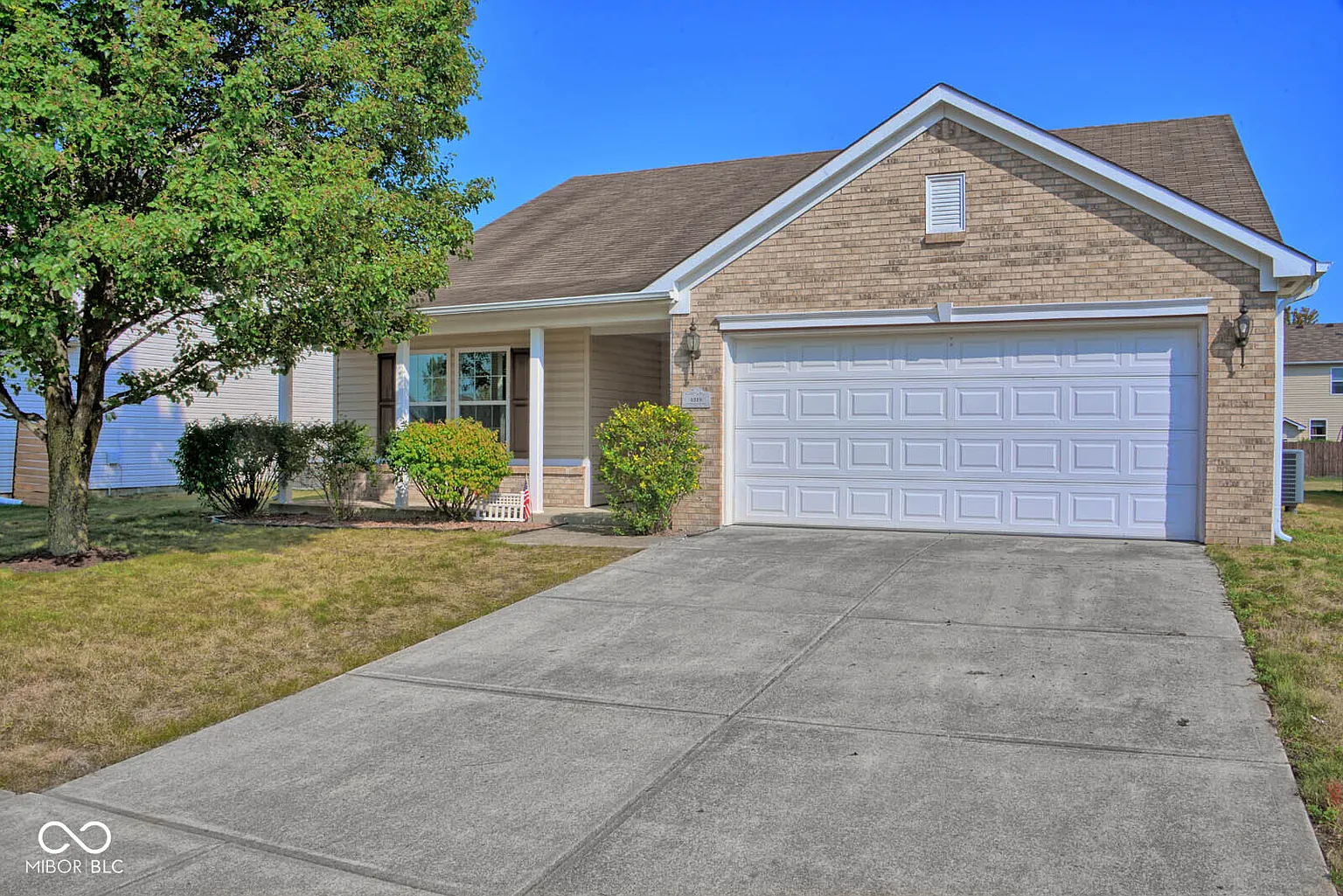 1519 Maplewood Ln photo 1