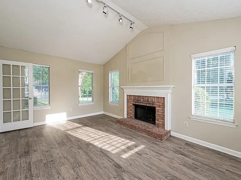 2945 Da Vinci Blvd — Photo 7