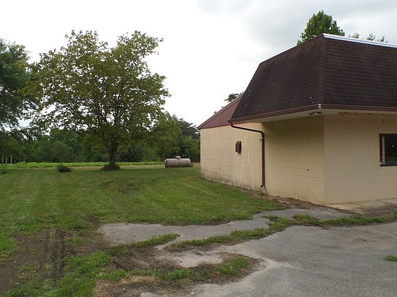 4th image of 2271 Standing Stone Hwy