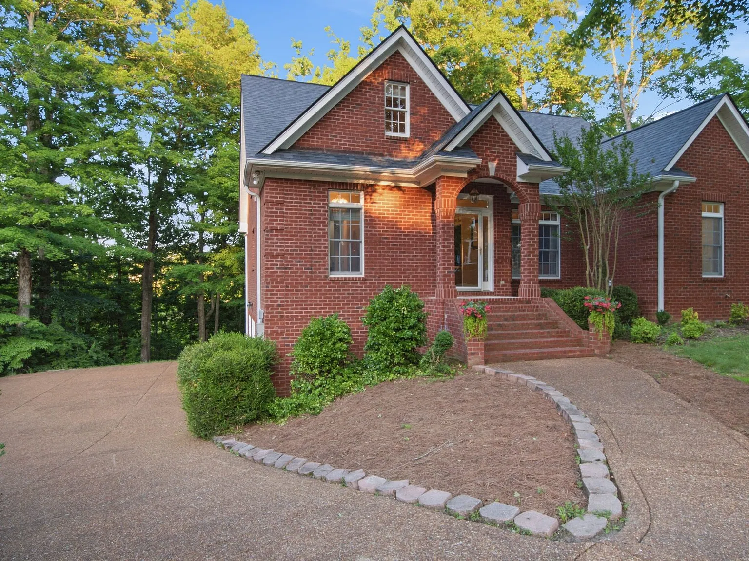3 bed, 3.5 bath, 3304 sqft, $4,500 — Photo 4