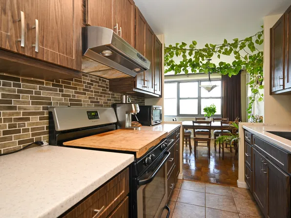 61-20 Grand Central Parkway image 12 of 28