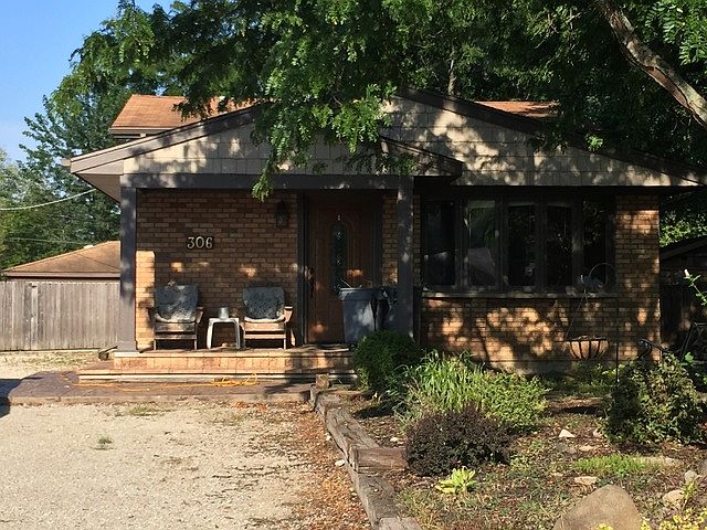 1st image of 306 Oakwood Dr
