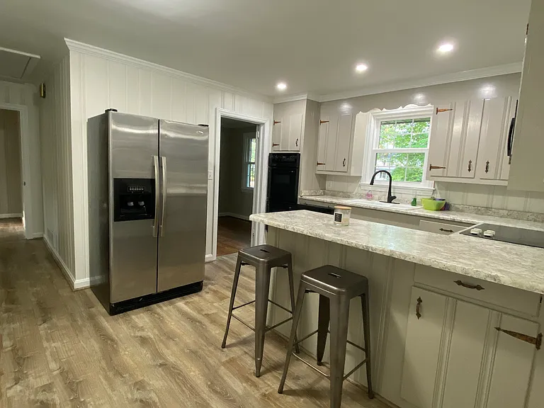 Kitchen (second angle)