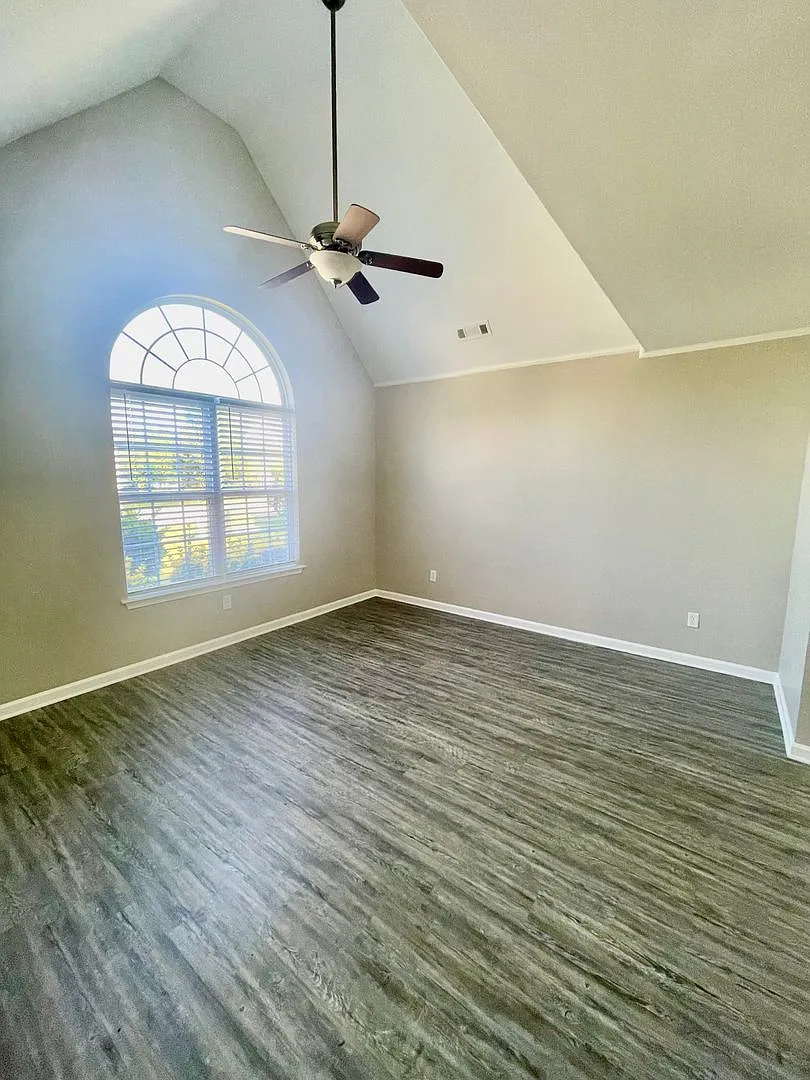Stunning 4 bed / 2.5 bath home located in Rock Hill South Carolina. — Photo 4