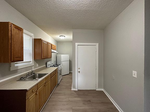 4th image of 302 Greenwich Ave #A
