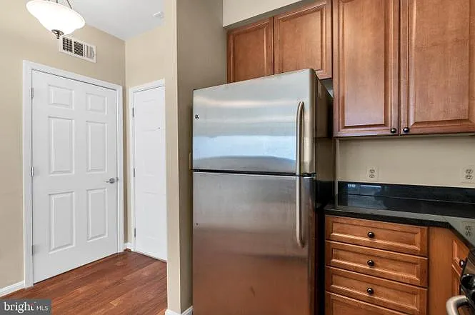 1 bed, 1.5 bath, 1039 sqft, $2,350 — Photo 4