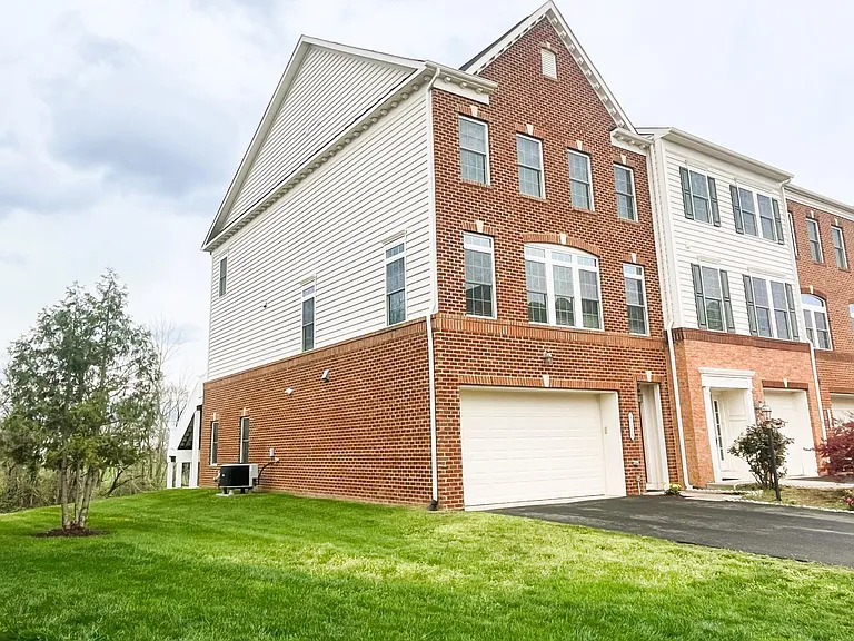 21274 Park Grove Ter — Photo 2