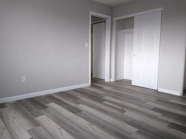 1990 N Beeler St #8 — Photo 39