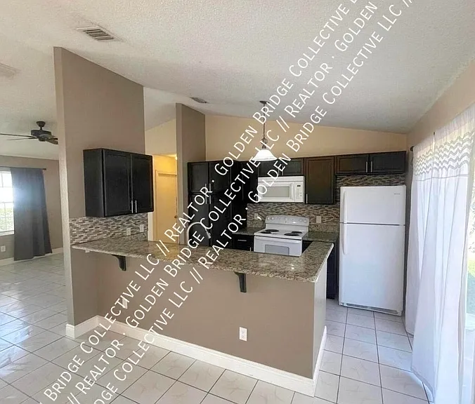 1401 SE Appamattox Ter — Photo 1