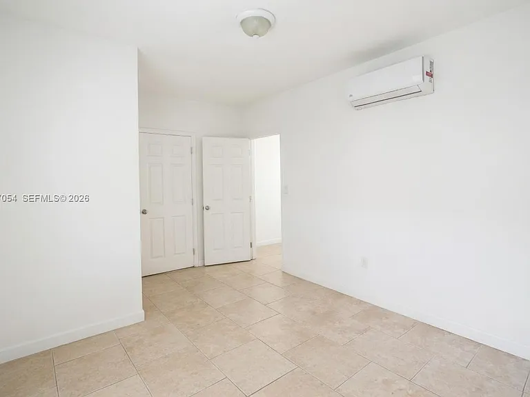 572 NE 67th St #5 — Photo 7