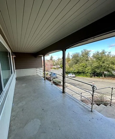 151 Manzanita Dr — Photo 2