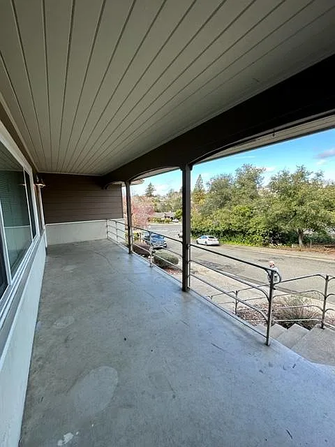 Building Photo - 151 Manzanita Dr