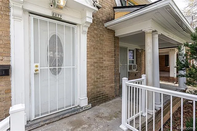 5 bed, 2600 sqft, $550 — Photo 2