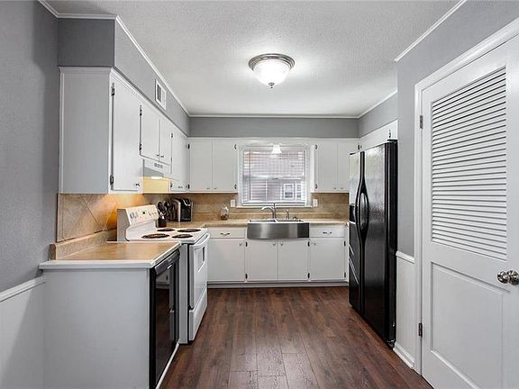 The hardwood floors flow into the kitchen.