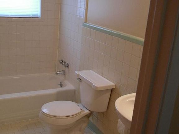 3rd image of 1008 Cedar Dr