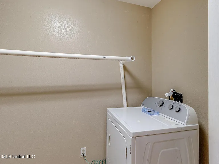 1102 Tucker Ave — Photo 13