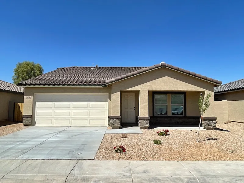 1028 W Nina Dr