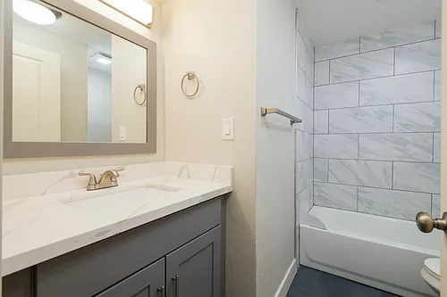 925 SW Holden St #2 Photo 1