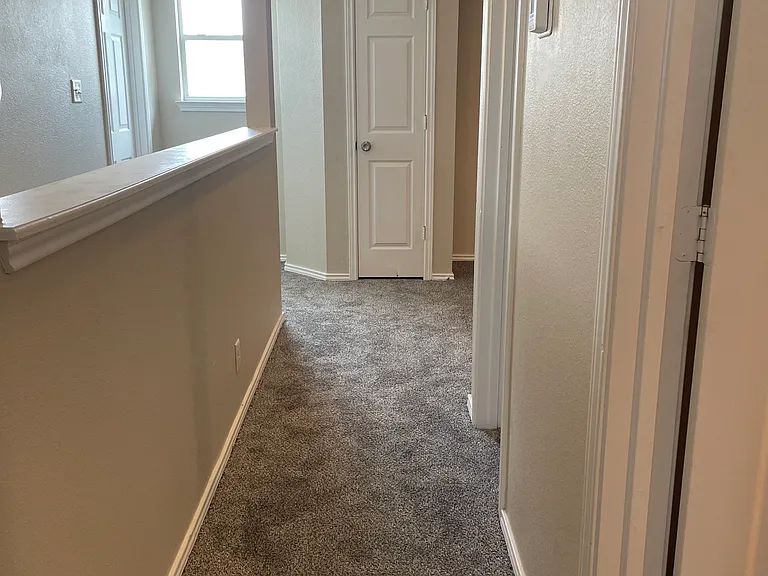 10306 Buescher Ln — Photo 11