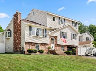 3 Amy Ln, Methuen, MA 01844