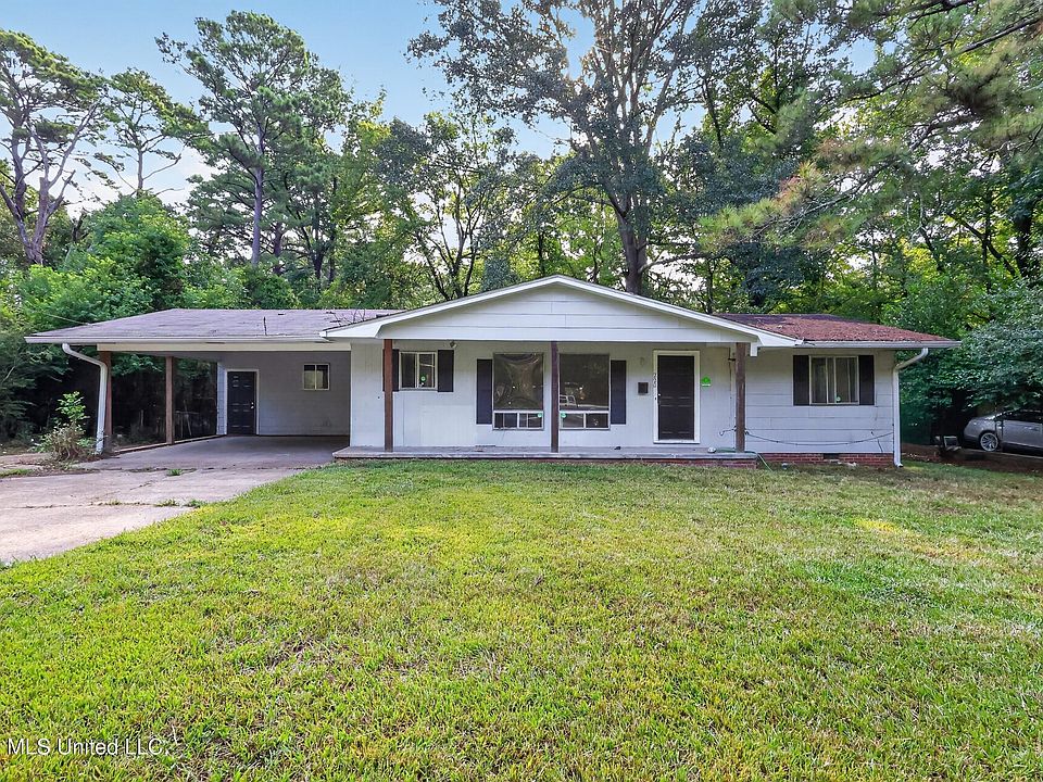 1st image of 220 McDowell Park Cir