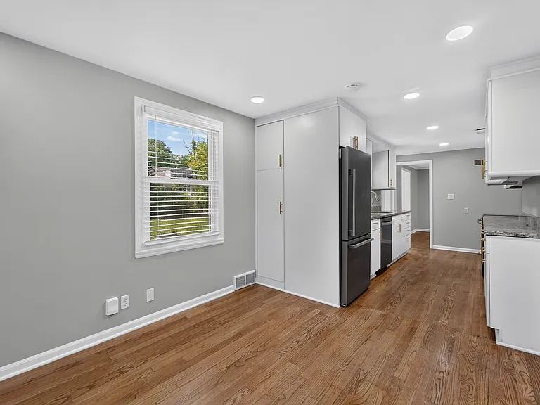 7318 Rosewood St — Photo 25