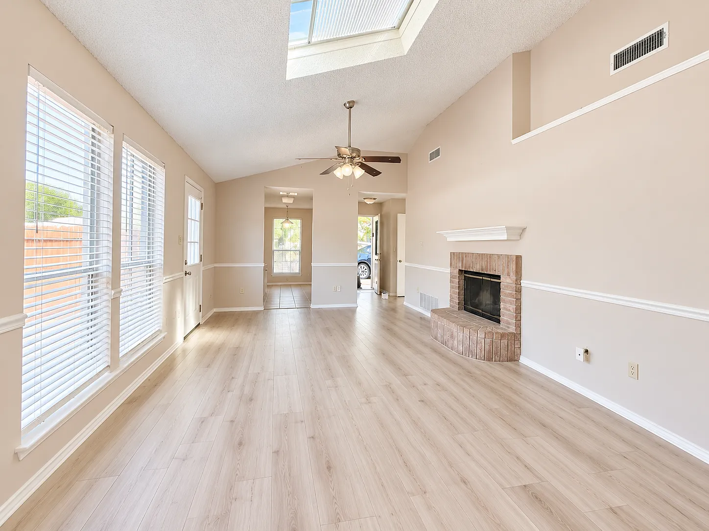 3 bed, 1200 sqft, $2,150 — Photo 2