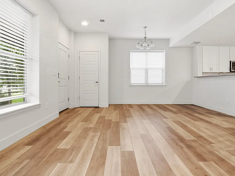 11117 E 25th Ave — Photo 5
