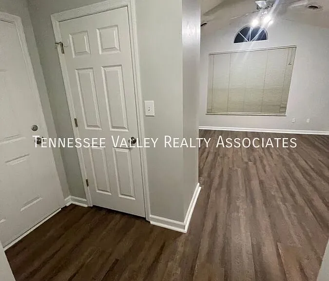 1513 Spelling Way — Photo 13