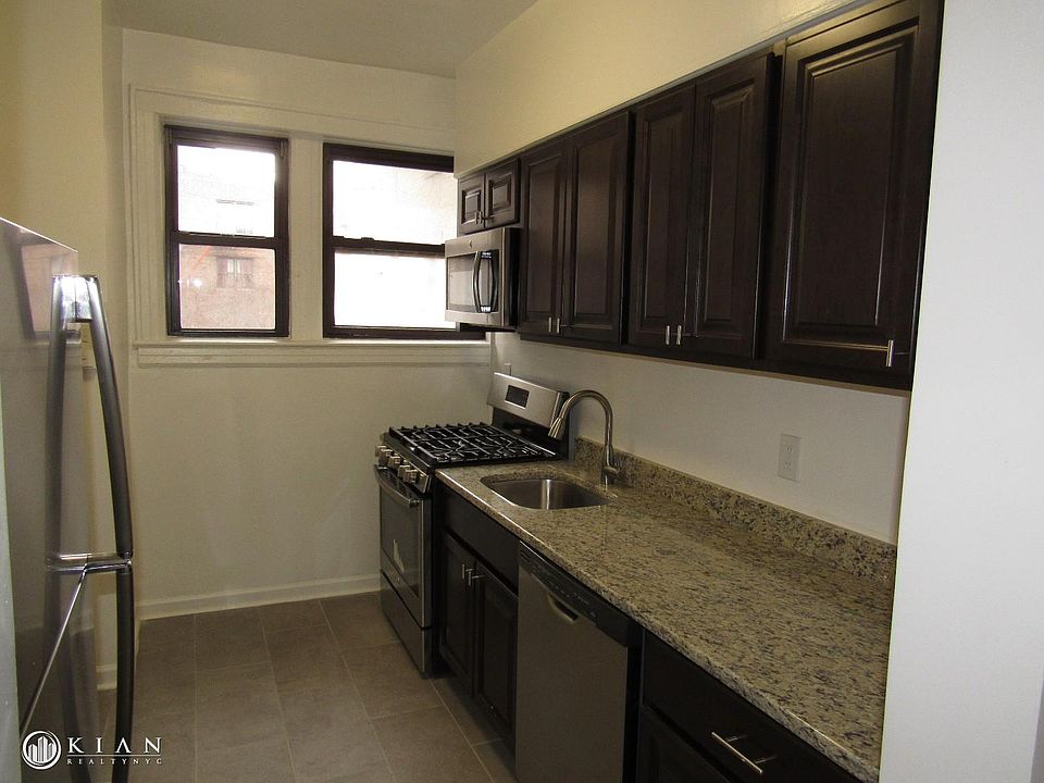1st image of 13270 Sanford Ave APT 4M