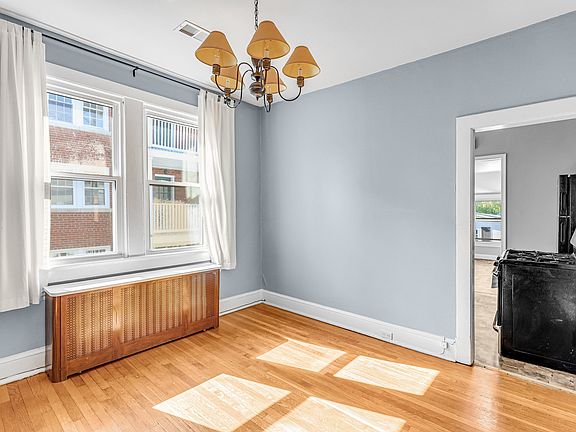 5th image of 210 E Windsor Ave #3