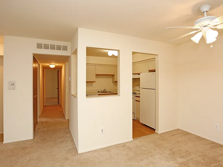 Green Hill Apartments — Photo 6