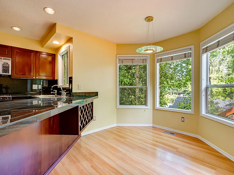 725 Ash St — Photo 24